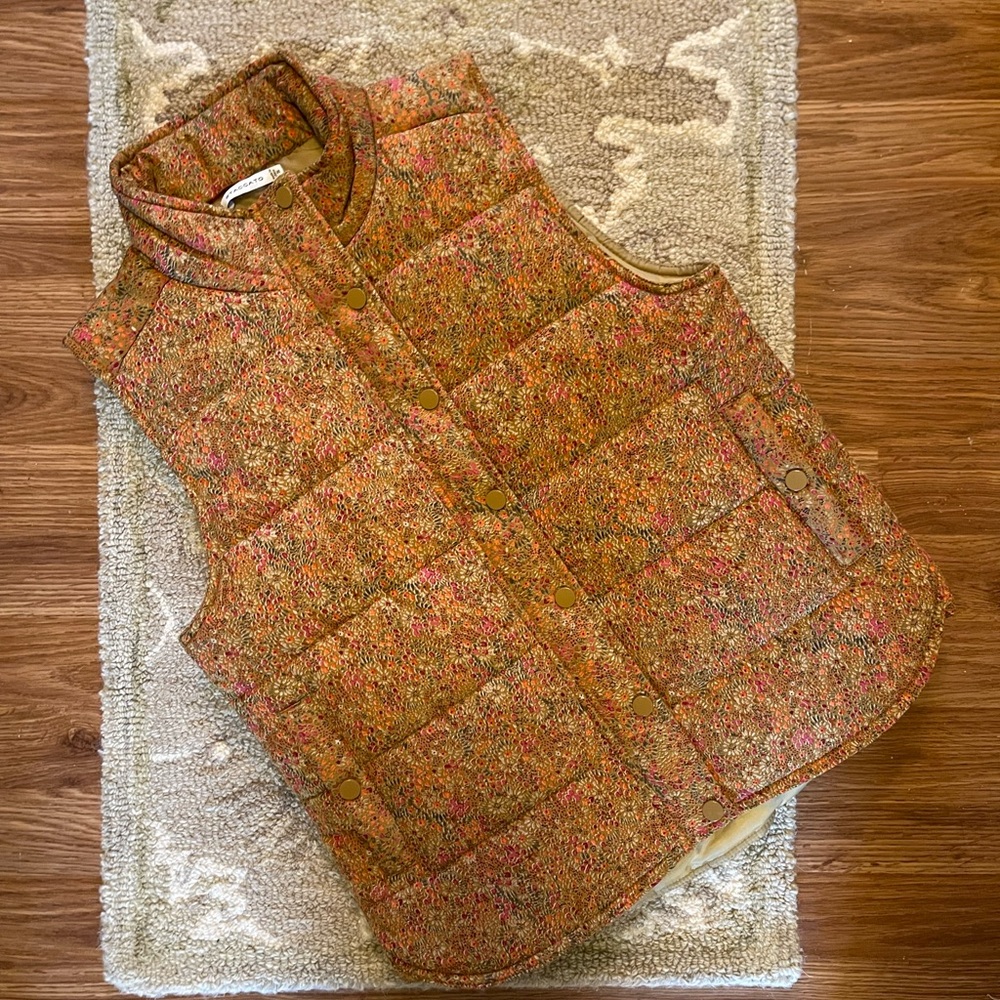 Staccato Camel Ditsy Floral Channel Quilted Vest